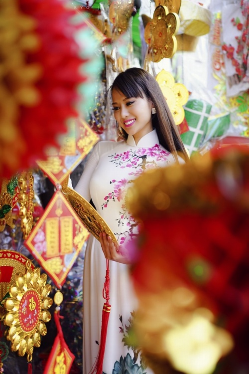 &#39;Tình mới của Thái Hòa&#39; diện áo dài đón xuân - 5