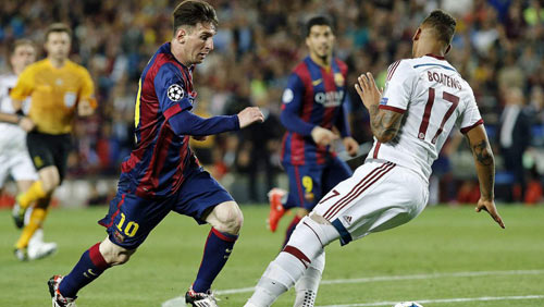 10 khoảnh khắc 2015: Boateng ngã nhoài vì Messi - 1