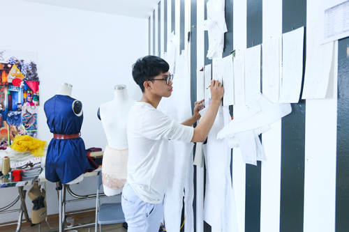 Đột nhập phòng làm việc của top 3 Project Runway - 2