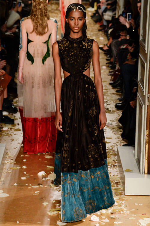 &#39;Loạn nhịp&#39; trước kiệt tác đẹp huyền ảo của Valentino - 11