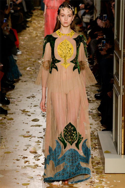 &#39;Loạn nhịp&#39; trước kiệt tác đẹp huyền ảo của Valentino - 12