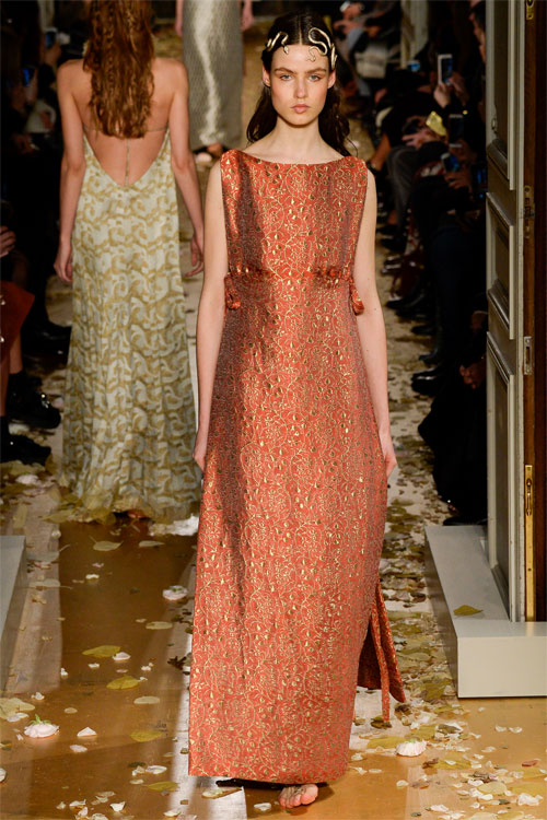 &#39;Loạn nhịp&#39; trước kiệt tác đẹp huyền ảo của Valentino - 14