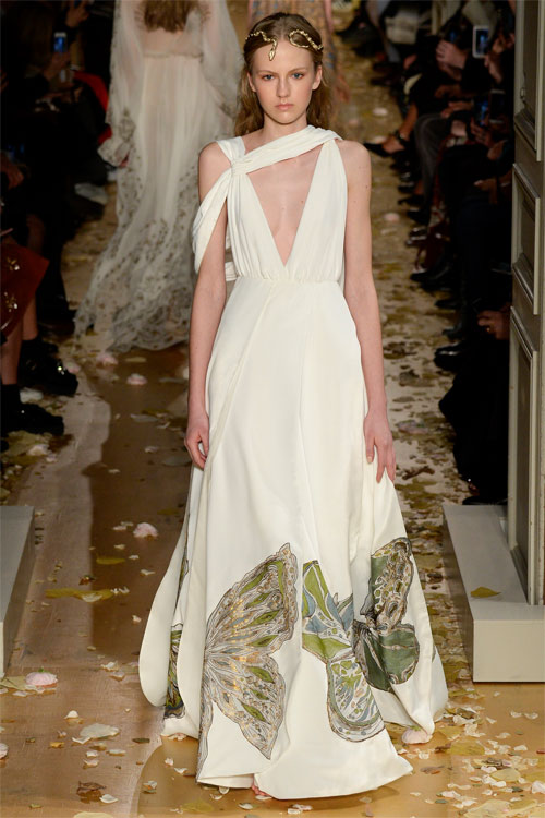 &#39;Loạn nhịp&#39; trước kiệt tác đẹp huyền ảo của Valentino - 18