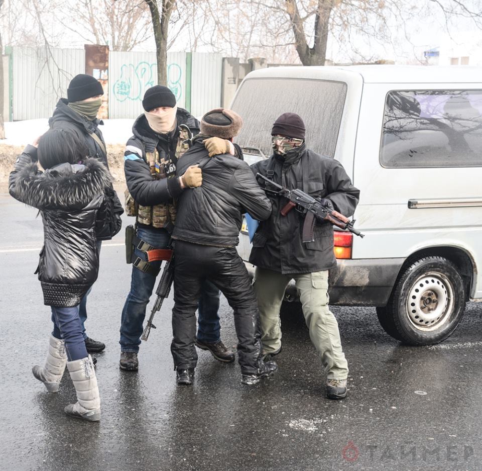 Đặc nhiệm Ukraine đột kích chung cư người Việt - 1