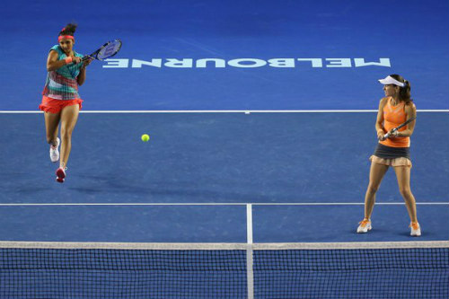 Australian Open ngày 12: Huyền thoại Hingis vô địch đôi nữ - 1