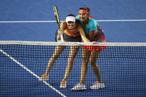 Australian Open ngày 12: Huyền thoại Hingis vô địch đôi nữ - 2