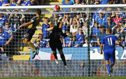 Liverpool đấu Arsenal & top 10 trận hay nhất NHA mùa này - 2