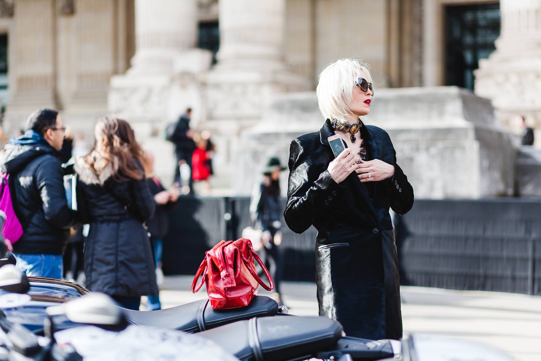 Ngắm thời trang đường phố thanh lịch của tín đồ Paris - 15