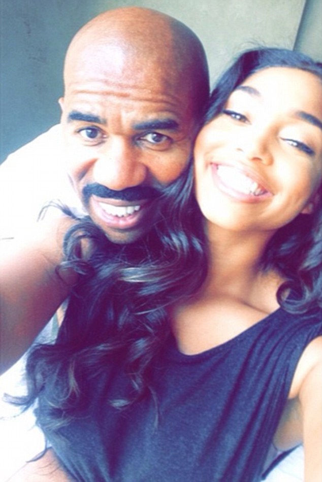 Con gái MC 'tội đồ' Steve Harvey bạo tay tung ảnh 'nóng' - 1