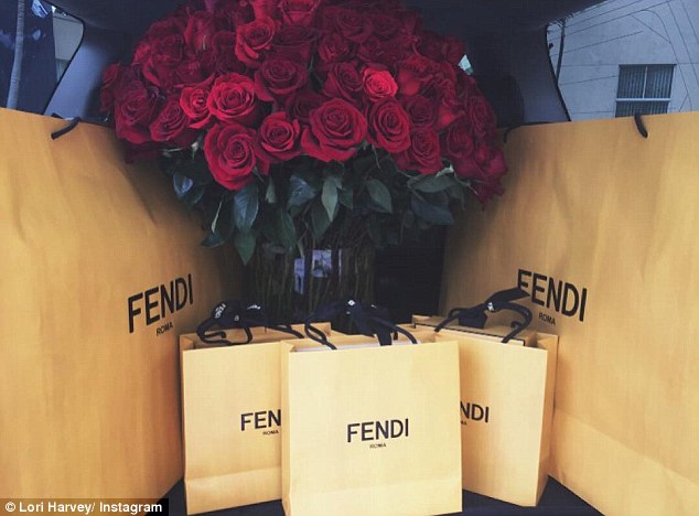 Con gái MC 'tội đồ' Steve Harvey bạo tay tung ảnh 'nóng' - 3