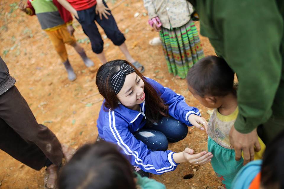 Cô bé vùng cao có khuôn mặt thiên thần được &#34;săn lùng&#34; - 11