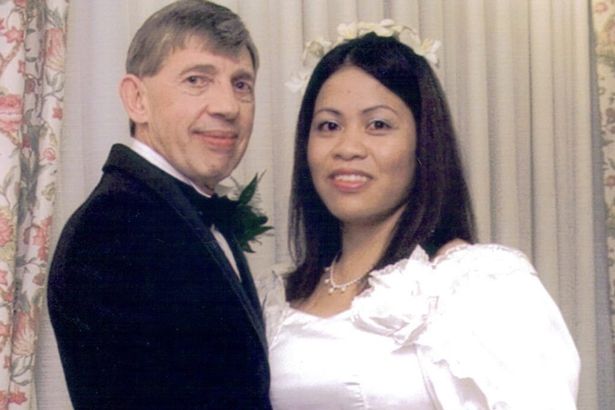 Ông bố quyết kết hôn lần thứ 9 với gái trẻ kém tuổi con - 1