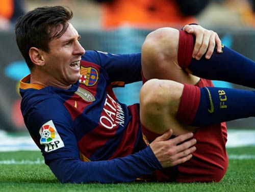 Top 5 pha chơi xấu nguy hiểm nhất với Messi - 1