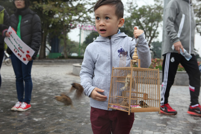 Sợ &#34;tắc đường&#34;, người Hà Nội tiễn Táo quân về trời sớm - 11