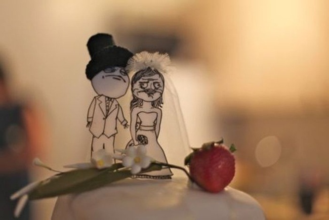 Chiếc bánh cưới mang phong cách troll điển hình của cộng đồng mạng thế giới là một lựa chọn rất thú vị cho những cặp vợ chồng trẻ, hài hước và chịu cập nhật xu hướng mới. 