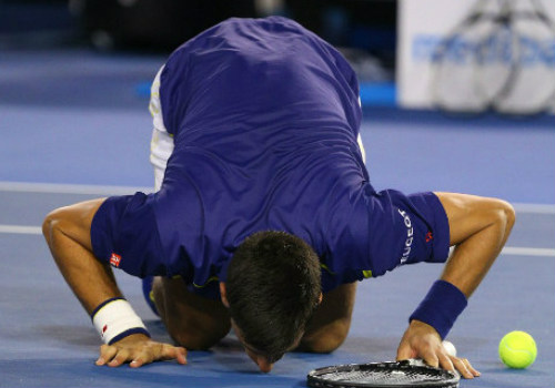 Khoảnh khắc Djokovic hôn sân, Murray khóc òa - 3