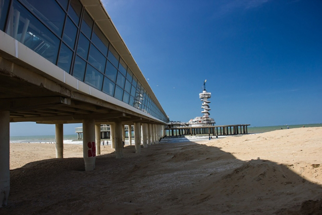 1. Scheveningen (Hà Lan): Scheveningen là cầu cảng nổi tiếng thế giới tại thị trấn Scheveningen, Hà Lan.
