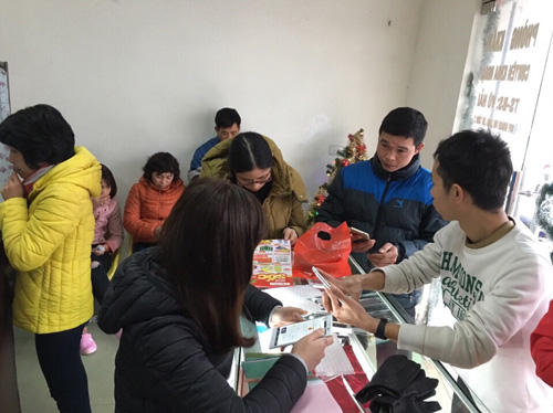 “Chen chân” chờ mua điện thoại Nhật Arbutus AR5 về ăn Tết - 1