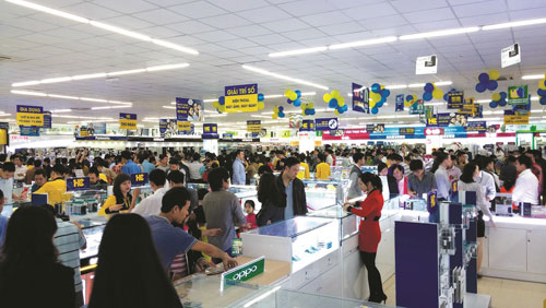 Điện máy HC cam kết hết mình “chiều” khách mua sắm tết - 1
