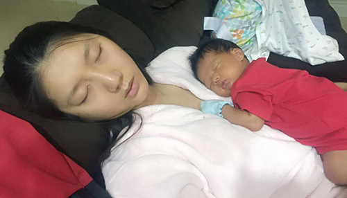 Facebook sao 1/2: Lộ diện 'bạn trai giấu mặt' của Bảo Thy - 5