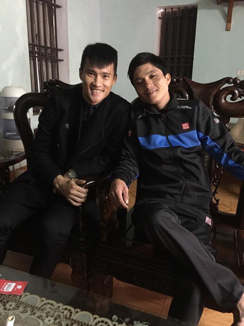 Facebook sao 1/2: Lộ diện 'bạn trai giấu mặt' của Bảo Thy - 1