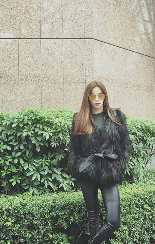 Facebook sao 1/2: Lộ diện 'bạn trai giấu mặt' của Bảo Thy - 9