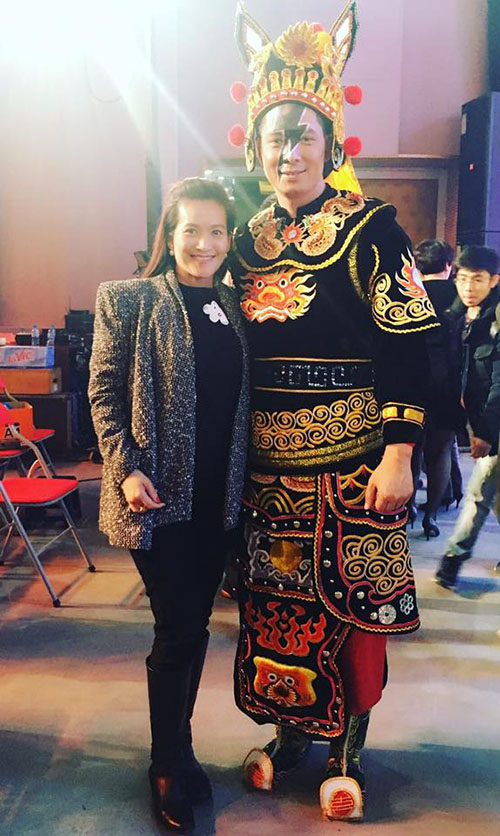 Facebook sao 1/2: Lộ diện 'bạn trai giấu mặt' của Bảo Thy - 10