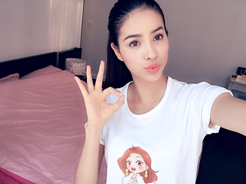 Facebook sao 1/2: Lộ diện 'bạn trai giấu mặt' của Bảo Thy - 13