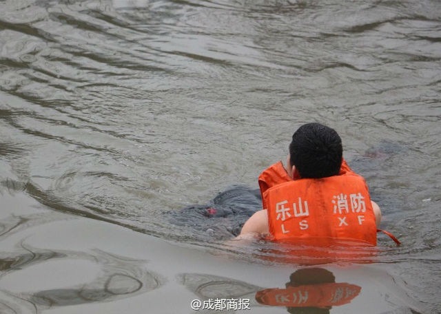 Trung Quốc: Cắt &#39;của quý&#39; chồng rồi nhảy sông tự tử - 1