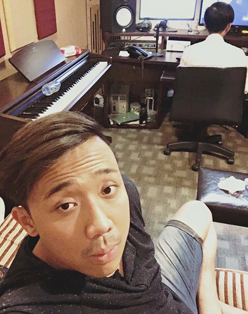 Facebook sao 1/2: Lộ diện 'bạn trai giấu mặt' của Bảo Thy - 12