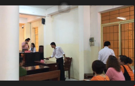 Phản đối tòa, luật sư… xách cặp ra về - 3