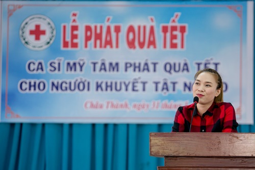 Mỹ Tâm hát vọng cổ tặng bà con nghèo miền Tây - 2
