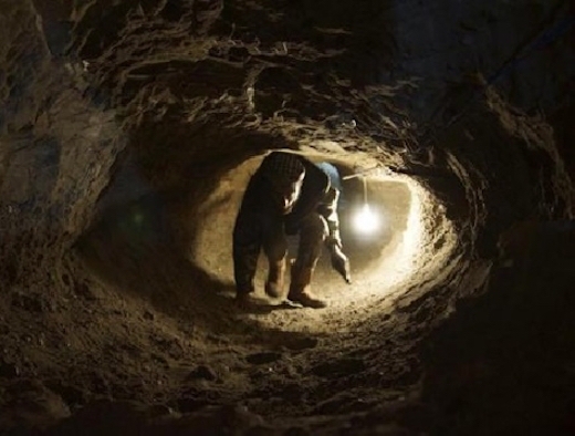 Truy lùng 3 phạm nhân đào hầm vượt ngục ở Gia Lai - 1