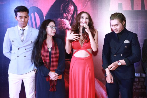 'Nàng tiên 9x' mặc hở táo bạo ra mắt phim kinh dị - 10