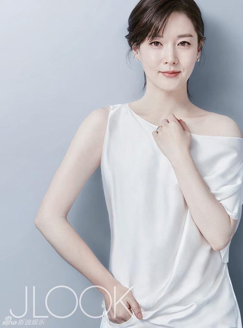 Bí kíp trẻ mãi không già của &#39;quý bà oxy&#39; Lee Young Ae - 3