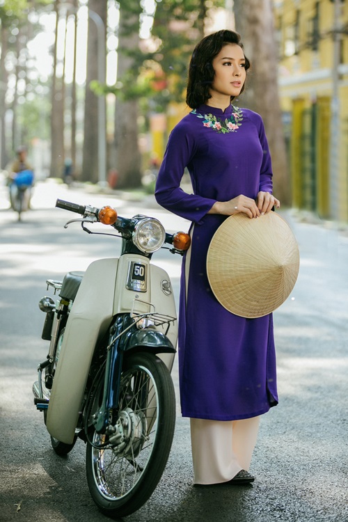 Quý cô Sài Gòn xưa là biểu tượng của vẻ đẹp và sự tinh tế. Những hình ảnh về quý cô Sài Gòn với trang phục áo dài truyền thống sẽ khiến bạn ngất ngây. Hãy chiêm ngưỡng những bức ảnh tuyệt đẹp này để tìm hiểu về vẻ đẹp của phụ nữ Sài Gòn xưa.