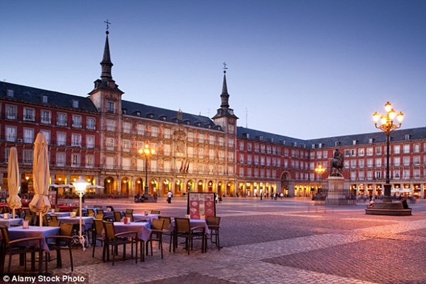 5 thành phố châu Âu khách du lịch bị móc túi nhiều nhất - 3