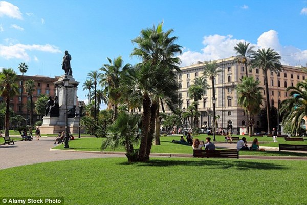 5 thành phố châu Âu khách du lịch bị móc túi nhiều nhất - 5