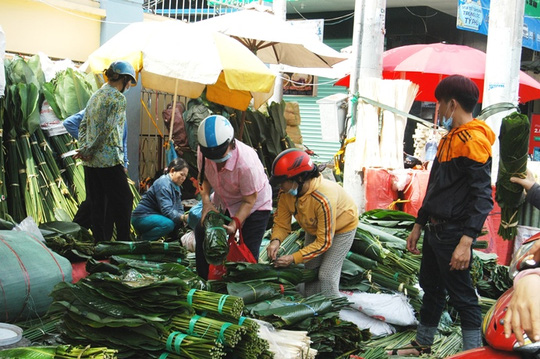 Chợ lá dong Sài Gòn tất bật những ngày giáp Tết - 1