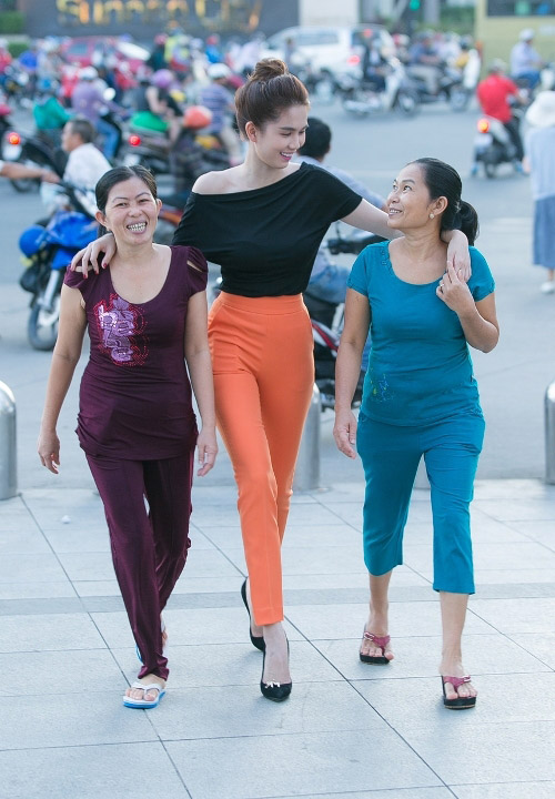 Khoảnh khắc bình dị của sao Việt khi mua bán 'chợ cóc' - 5