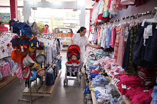 Khoảnh khắc bình dị của sao Việt khi mua bán 'chợ cóc' - 7