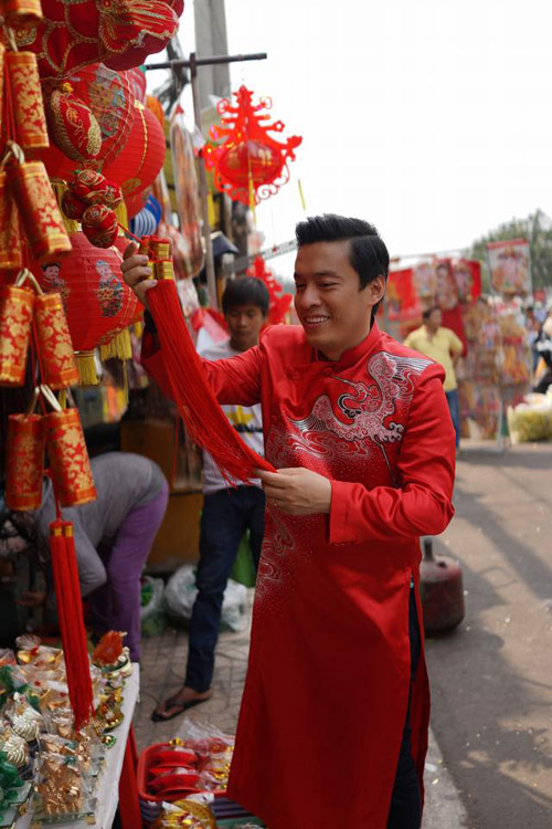 Facebook sao 3/2: Cao Thái Sơn khoe ngực trần khi vào bếp - 7