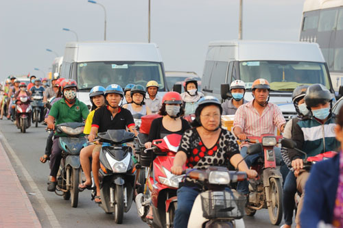 Sân bay Tân Sơn Nhất vẫn đang “gồng mình” đón Việt Kiều - 9