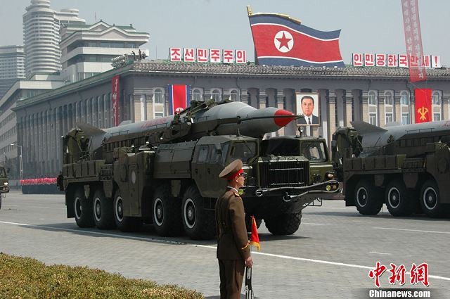 Triều Tiên điều bệ phóng tên lửa vào vị trí - 1