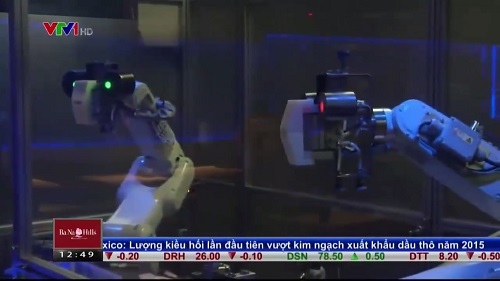 Kỳ lạ: Nhà hàng do...robot phục vụ tại Trung Quốc - 1