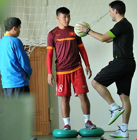 Futsal VN dự giải châu Á: Khổ luyện nơi không có tết - 5