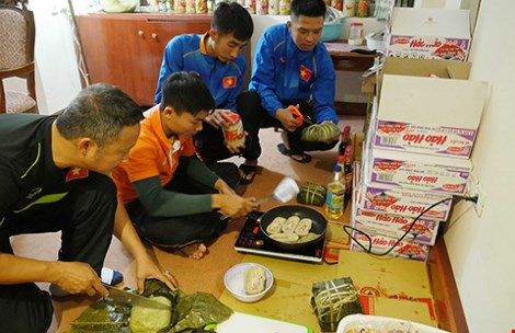 Futsal VN dự giải châu Á: Khổ luyện nơi không có tết - 6