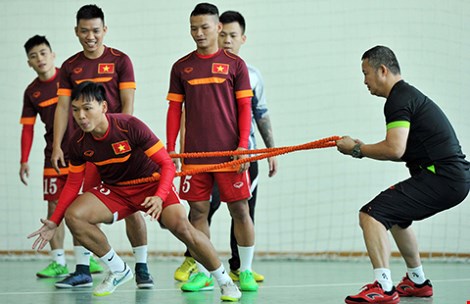 Futsal VN dự giải châu Á: Khổ luyện nơi không có tết - 7