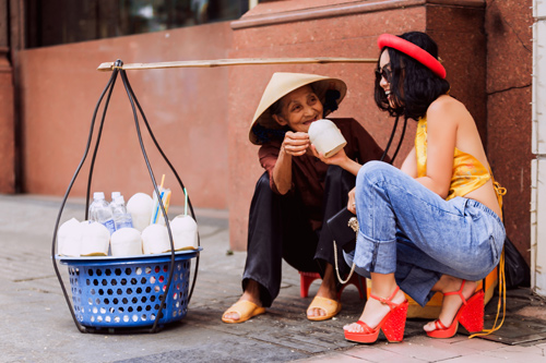 Đoan Trang diện áo yếm, quần jeans đón tuổi 37 - 9