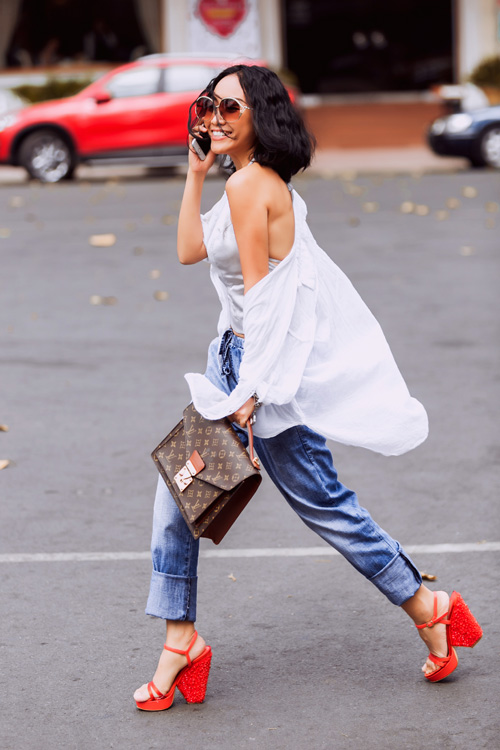 Đoan Trang diện áo yếm, quần jeans đón tuổi 37 - 2